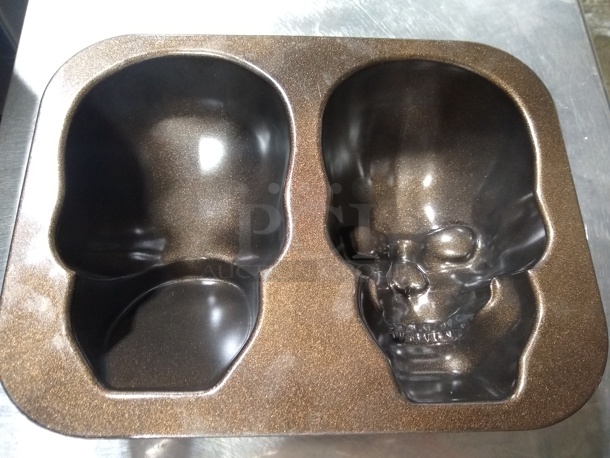 Nordic Ware Haunted Skull Pan - Brown
12.2 x 9.2 x 3.9 - Image 2 of 5
