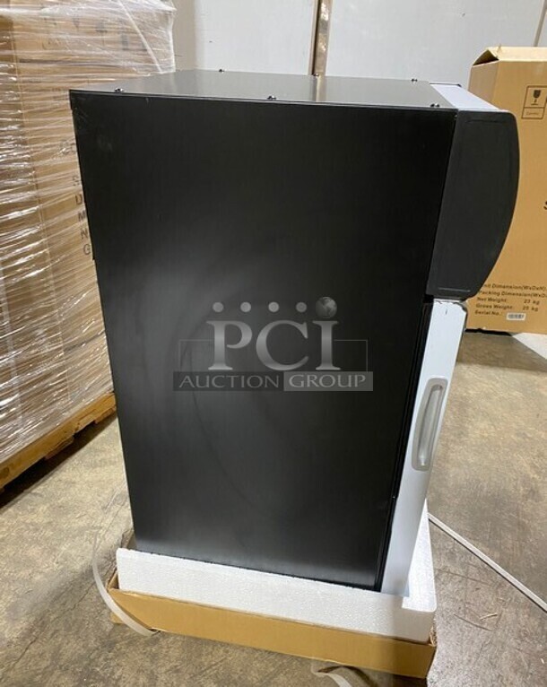 Brand New In Box! Nordon Countertop Glass Door Merchandiser! MODEL SC52B - Image 5 of 10