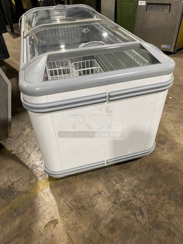 AHT Commercial Reach Down Chest Freezer Display! With Poly Coated Baskets! Model: MALTA185 SN: 30339300003040 120V 60HZ 1 Phase - Image 3 of 9