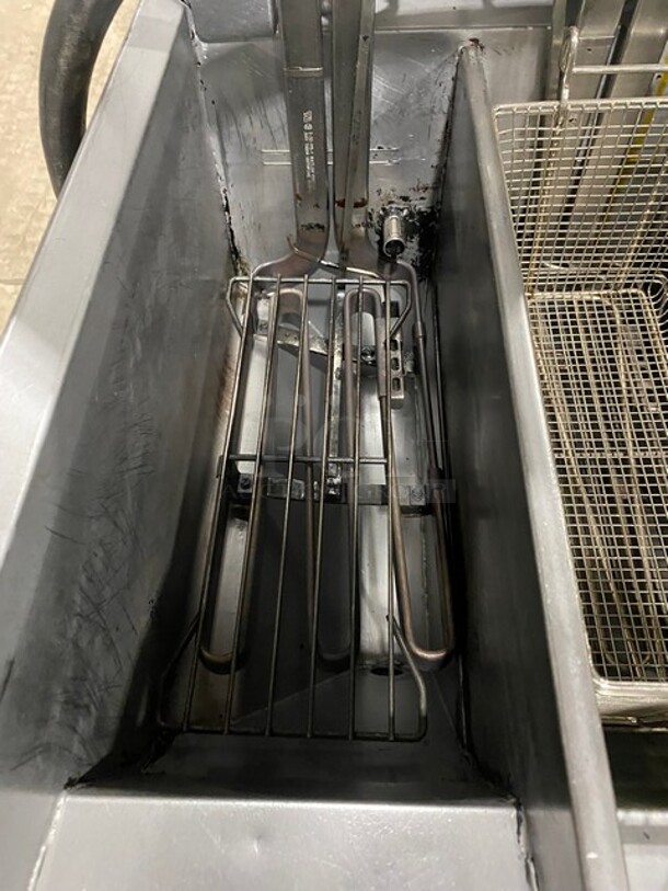 Nice! Frymaster All Stainless Steel Electric Powered! Two basket Deep Fryer! Model: RE114-2SE Serial : 1508NA0057 208V 60HZ 3Phase - Image 6 of 10