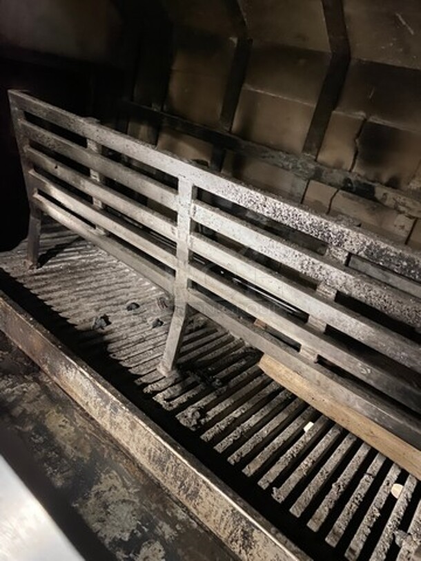 AWESOME! MUST HAVE! LATE MODEL! 2022 Sacar Forni Commercial Wood-Fired Rotisserie Oven! With Copper Panel! Metal With Refractory Bricks! WORKING WHEN REMOVED! Model: DRAGO84 SN: 3851320622 - Image 7 of 12