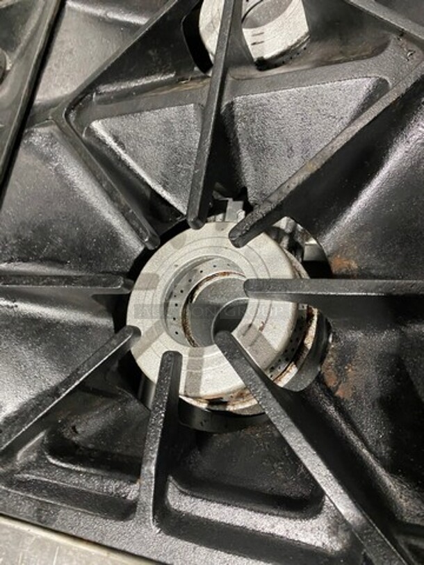 Southbend Commercial Natural Gas Powered 4 Burner Stove! With Raised Back Splash! With Oven Underneath! All Stainless Steel! On Casters! - Image 6 of 10