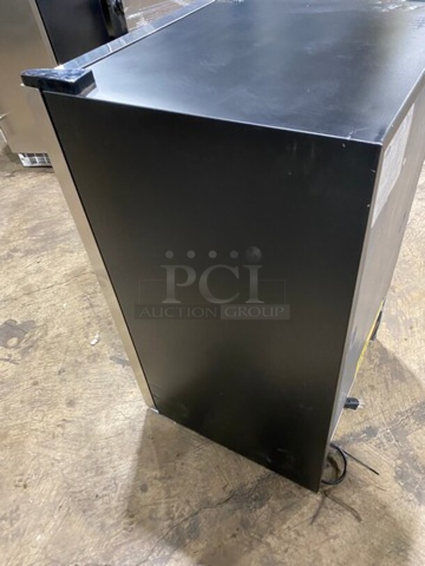 NEW! OUT OF THE BOX! SCRATCH-N-DENT! Whynter Commercial Single Door Reach In Cooler Merchandiser! With View Through Door! With Poly Coated Racks! 121 Can Capacity! Model: BR1211DS - Image 4 of 7