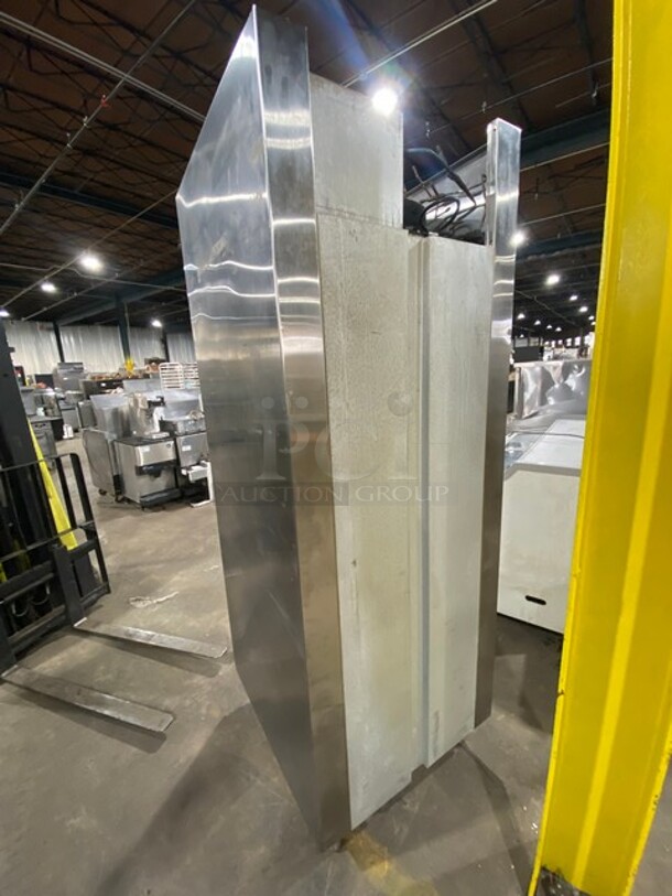 Traulsen Commercial Single Door Reach In Cooler! All Stainless Steel! On Legs! MODEL RHT132WREFHS RN:T422500C99 115V 1PH - Image 4 of 9