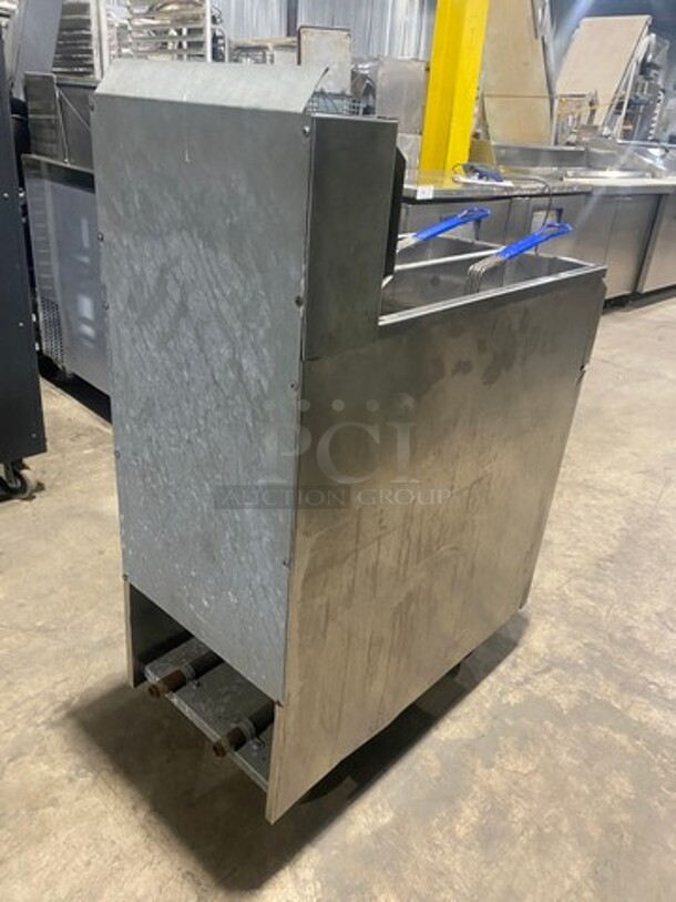 WOW! LATE MODEL! 2021 Sierra Commercial Natural Gas Powered Deep Fat Fryer! With 2 Metal Frying Baskets! With Backsplash! All Stainless Steel! On Casters! SN: 8102179082 - Image 4 of 10