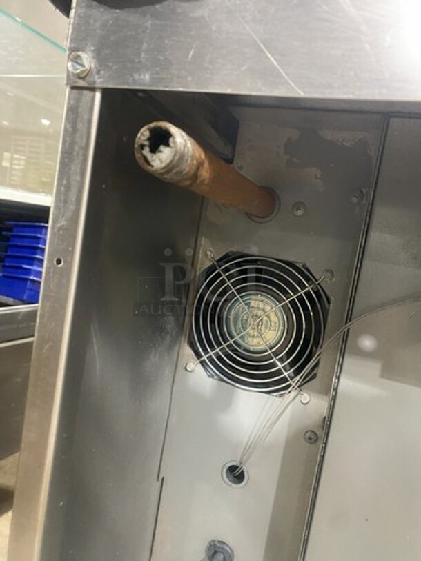 Great! Garland Master 200 Series Natural Gas Powered Single deck Convection Oven! With Legs! With Metal Racks! Model 200!  - Image 7 of 9