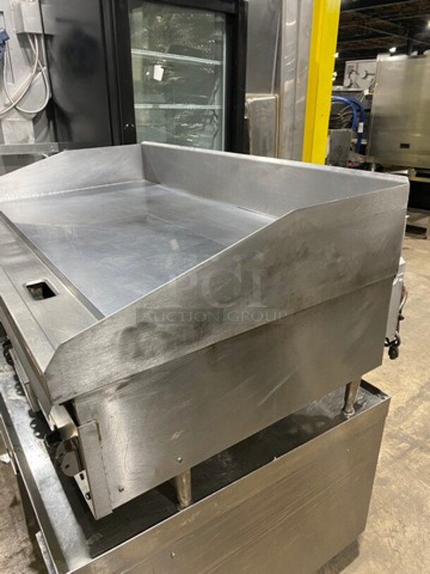 Lang Commercial Countertop 48 Inch Natural Gas Powered Polish Top Flat Top Griddle! With Back And Side Splashes! All Stainless Steel! On Small Legs! - Image 3 of 9