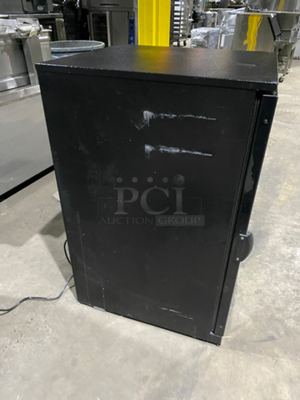 FABULOUS! Late Model! Beverage Air Countertop Mini Freezer! With View Through Door! With Poly Coated Racks! Model: CTF96-1-B SN: CTF961B30122014077 115V 60HZ 1 Phase - Image 4 of 7
