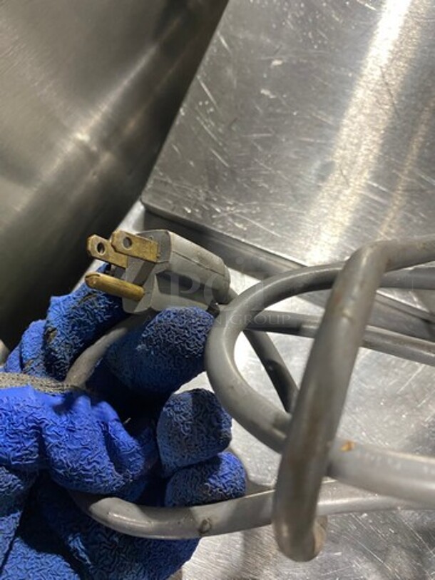 International Dairy Queen Commercial Countertop Blizzard Mixer! Solid Stainless Steel! Model: BM3 SN: H2D12330 120V 60HZ 1 Phase - Image 8 of 8