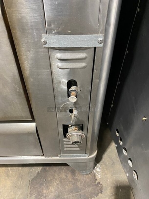 Blodgett Commercial Natural Gas Powered Double Deck Baking/ Pizza Oven! All Stainless Steel! On Legs! 2x Your Bid Makes One Unit! Model: 951 SN: 35995N - Image 10 of 11