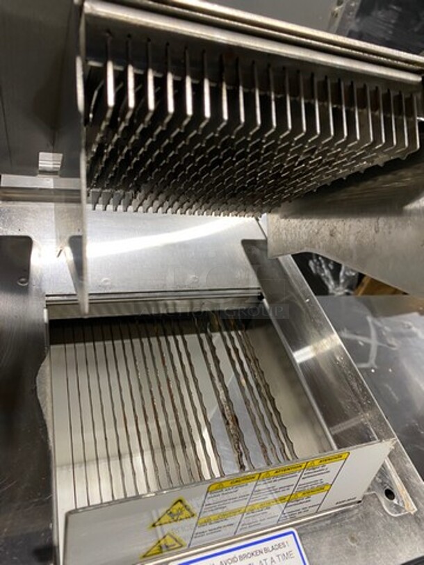 Oliver Commercial Countertop Mini Chip Slicer! Model: 738 SN: 188905 115V 60HZ 1 Phase - Image 5 of 7