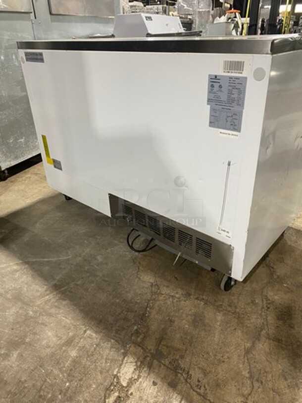 COOL! NEW! SCRATCH-N-DENT! Kelvinator Commercial Refrigerated Milk Cooler! Stainless Steel Body! On Casters! Model: KCHMC58 SN: 91610040 115V - Image 4 of 12