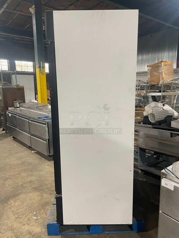 True 2 Door Glass! Reach In Cooler Merchandiser! Model GDM-49, Serial 14604955! 115V 60HZ 1 Phase! - Image 2 of 9