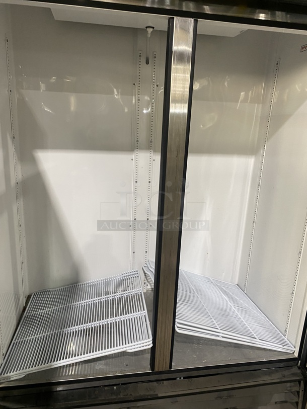 True GDM-49 ENERGY STAR Metal Commercial 2 Door Reach in Cooler Merchandiser w/ Poly Coated Racks. 115 Volts, 1 Phase. SN:7443104 1PH! - Image 5 of 8