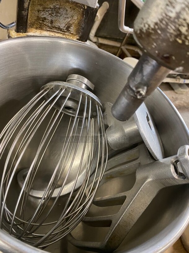 Hobart 20 Quart 1/2 HP Heavy Duty Commercial Planetary Bench Mixer With Bowl! With Dough Hook, Paddle and Whisk Attachments! Working When Removed!  MODEL A200 SN:1513533 115V 1PH - Image 6 of 9