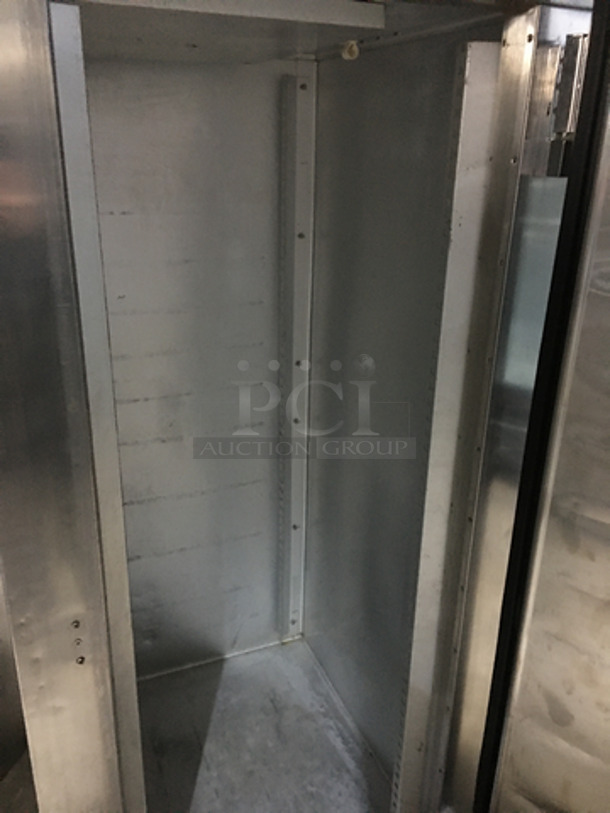 MUST HAVE! Traulsen 2 Door Half Cooler Half Freezer Combo Unit! All Stainless Steel! On Casters! Model: ADT232WUT-FHS  - Image 6 of 8