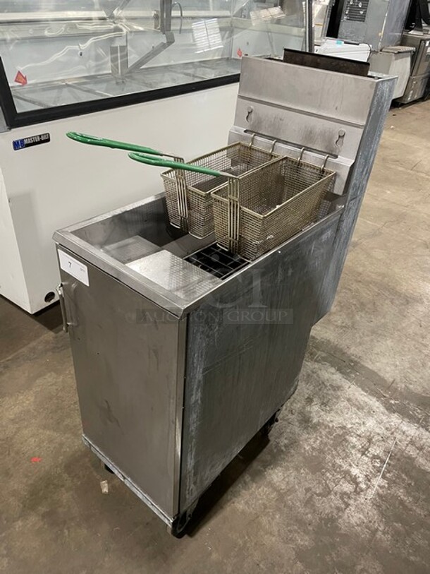NICE! Pitco Commercial Natural Gas Powered Deep Fat Fryer! All Stainless Steel! With 2 Frying Baskets! With Dormont Quick Disconnect Gas Hose! On Casters! Model: 35C+ SN: G21AC067315! Working When Removed! - Image 2 of 12