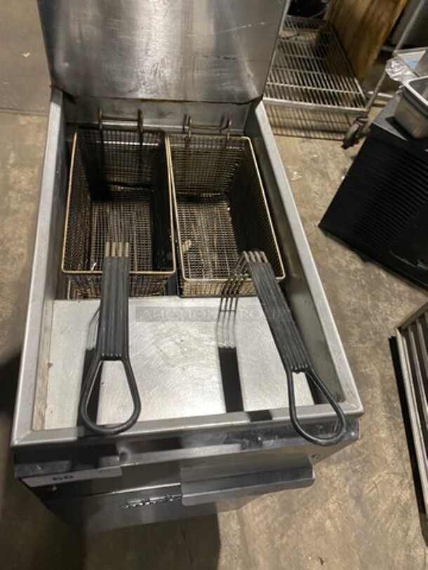 Imperial Commercial Natural Gas Powered Deep Fat Fryer! With Backsplash! With 2 Metal Frying Baskets! All Stainless Steel! On Casters! Model: IFS40 SN: 06157209 - Image 5 of 9