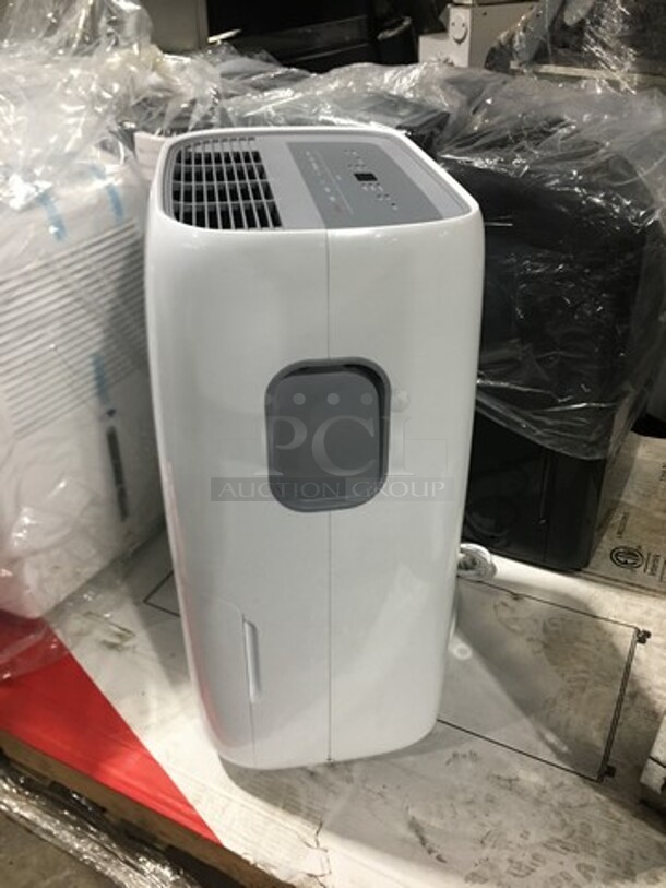 NEW! OUT OF THE BOX! SCRATCH-N-DENT! TCL 70 Pint Portable Dehumidifier Unit! With Built In Pump! Model: DEA70EP 115V - Image 4 of 9