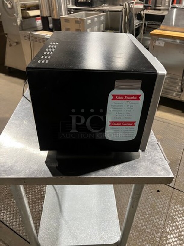 2010 Emerson Countertop Microwave Oven! Stainless Steel Body! Model: MW1161SB 120V - Image 5 of 7