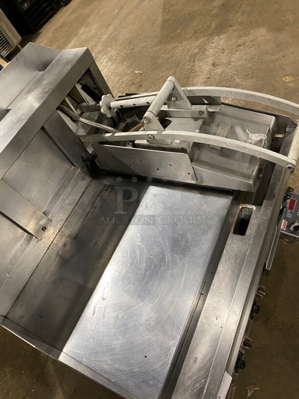 Lang Commercial Countertop Natural Gas Powered Flat Top Griddle With Clamshell Flat Hood Press! With Thermostatic Controls! Built In Hood! With Back And Side Splashes! All Stainless Steel! Model: 236SCHENSH SN:GT2360917A0013  - Image 5 of 11