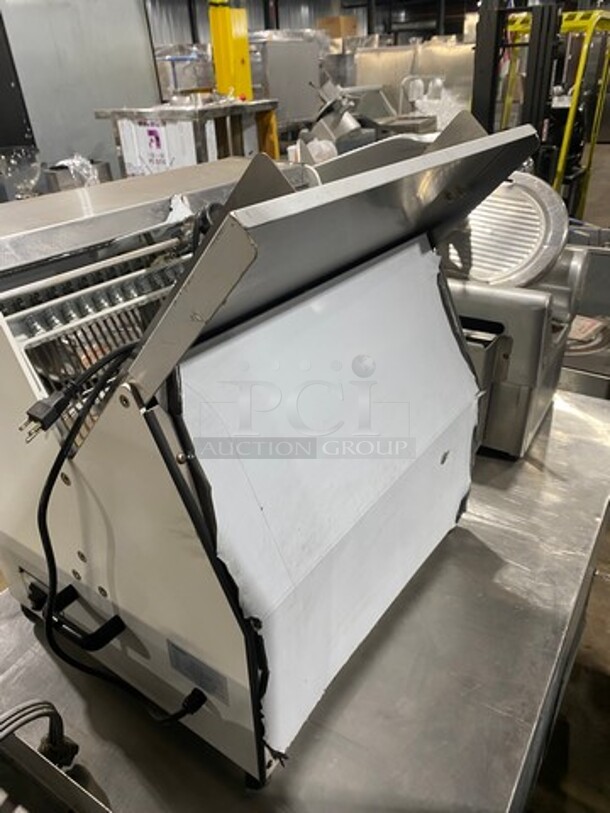 LATE MODEL! 2019 Two Thousand Commercial Countertop Bread Loaf Slicer! Model: TTD7B 110V 60HZ 1 Phase - Image 4 of 10