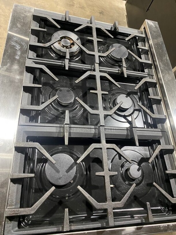 Zline Commercial Gas Powered 6 Burner Stove! With Oven Underneath! Stainless Steel! MODEL RG36 SN: RG36GE2112049103 120V  - Image 5 of 11