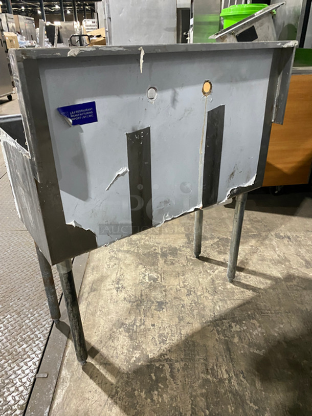 Commercial All Stainless Steel 3 Compartment Dish Washing Sink! With Back Splash! On Legs! - Image 4 of 5