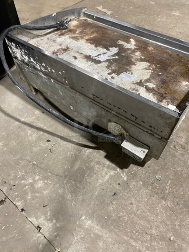 Star Max Commercial Countertop Electric Powered Flat Top Griddle! With Back And Side Splashes! All Stainless Steel! On Small Legs! - Image 4 of 8