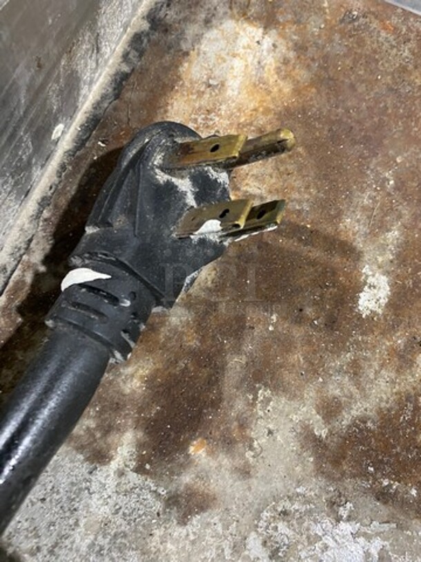 Star Max Commercial Countertop Electric Powered Flat Top Griddle! With Back And Side Splashes! All Stainless Steel! On Small Legs! - Image 8 of 8