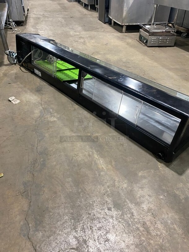NICE! Hoshizaki Commercial Countertop Refrigerated Sushi Display Case Merchandiser! With Curved Glass! Stainless Steel Body! WORKING WHEN REMOVED! Model: HNC180AA  115V 60HZ 1 Phase - Image 4 of 8