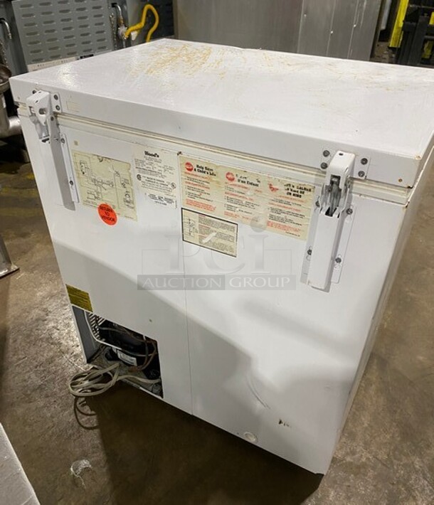 W.C Woods Chest Freezer! MODEL C07BBA SN: 092510601 115V  - Image 4 of 7