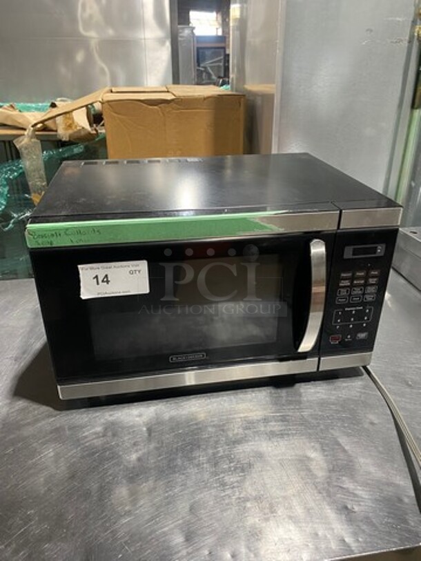 LATE MODEL! 2022 Black & Decker Countertop Microwave Oven! Model: EM031M2SD 120V 60HZ 1 Phase - Image 1 of 8