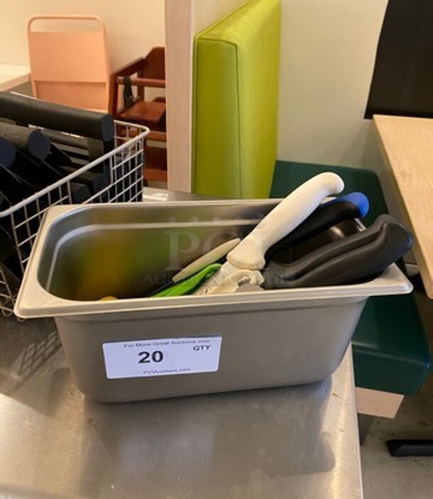 ALL ONE MONEY! MISCELLANEOUS! Includes Assorted Kitchen Knives, Serving Spoons! - Image 1 of 4