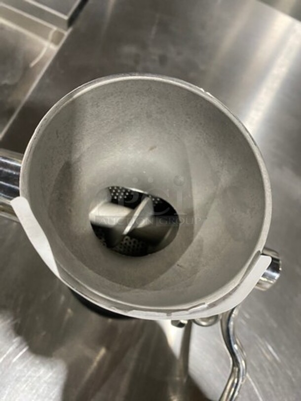 Vevor Commercial Countertop Manual Meat Grinder! - Image 4 of 6