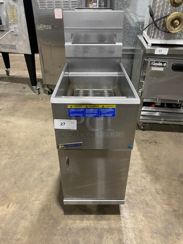 Pitco Commercial Natural Gas Powered Deep Fat Fryer! With Backsplash! All Stainless Steel! On Legs! Model: 40C SN: G16CE025898 - Image 1 of 8
