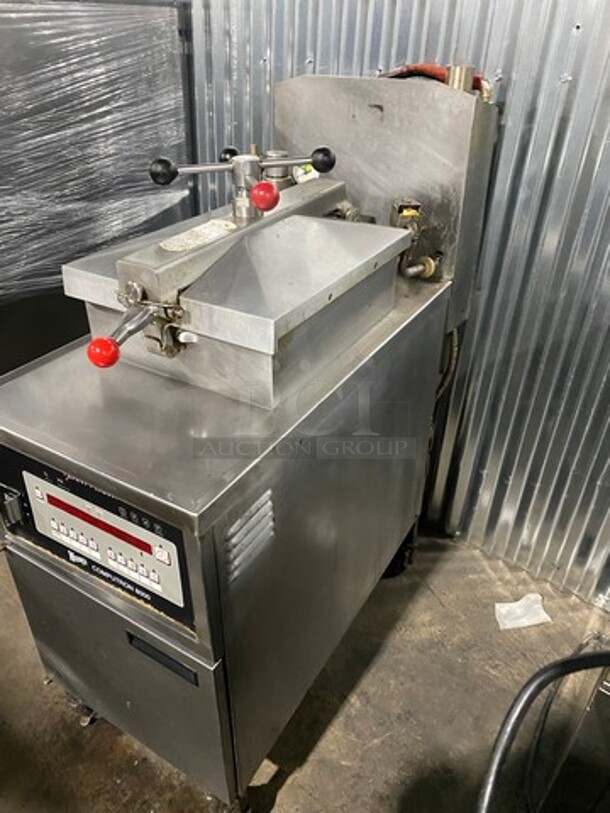 Henny Penny Commercial Natural Gas Powered Pressure Fryer! All Stainless Steel! On Casters! MODEL 600C SERIAL:AN1012010 120V 1PH - Image 2 of 12