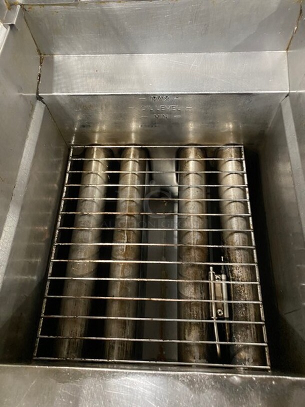 NICE! Pitco Frialator Stainless Steel Commercial Natural Gas Powered 2 Bay Deep Fat Fryer w/ 4 Metal Fry Baskets! On Commercial Casters! MODEL SSH55 SN: G18EA014868 115V   - Image 6 of 11