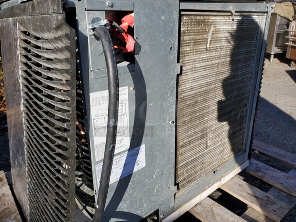 Manitowoc SY0854A water  Cooled Ice Maker! No bin and not condenser  - Image 3 of 6