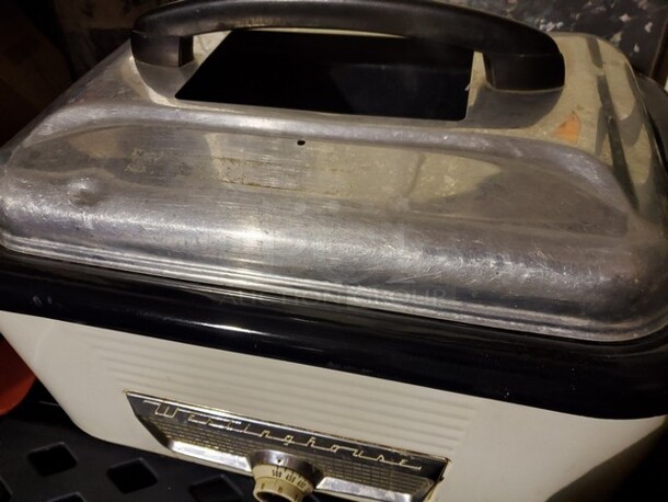 Vintage Westinghouse Electric Roaster Oven White Metal - Image 4 of 9