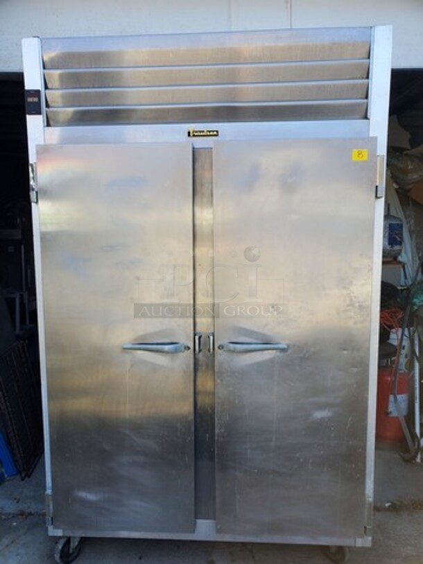 Traulsen commercial freezer on casters! Very nice conditions, needs to be cleaned(only 3 racks inside) 115V