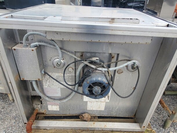 Blodgett Natural Gas| Single Deck
Convection Oven (Missing tag) - 38"WX37"DX36"H - Image 2 of 5