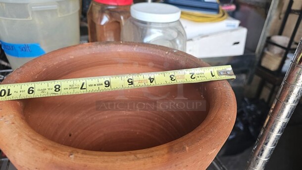 Lot of 2 Clay Pots - Image 5 of 6