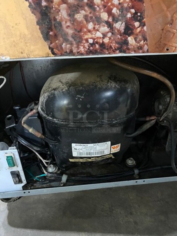 Commercial Reach Down Chest Freezer Display Case Merchandiser! Model: SD575 115V 60HZ 1 Phase - Image 7 of 9