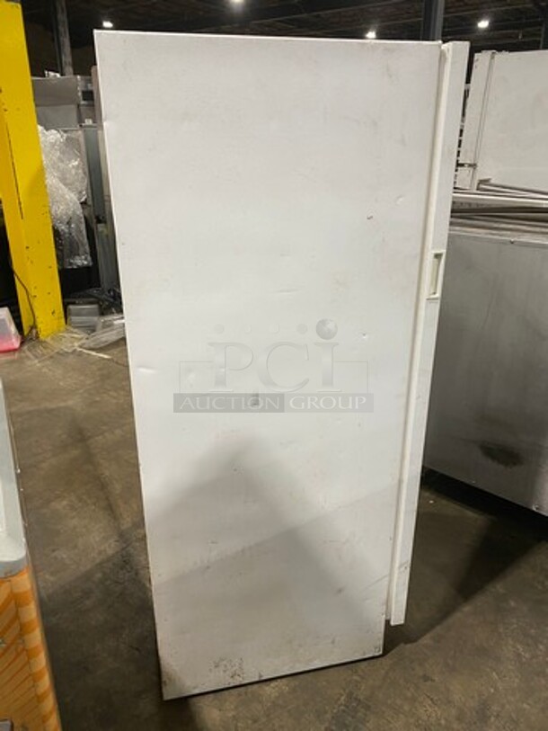 Kenmore Upright Single Door Reach In Refrigerator! With Poly Coated Racks And Shelves! Model: 25328262805 SN: WB35139716 115V 60HZ 1 Phase - Image 4 of 9