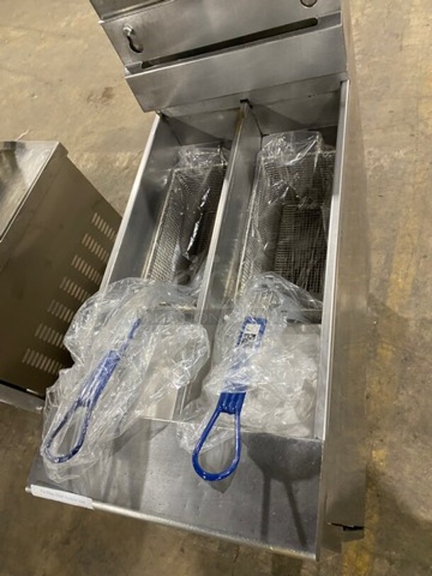 Pitco Commercial Gas Powered Split Bay Deep Fat Fryer! With 2 Small Frying Baskets! All Stainless Steel! On Legs! - Image 5 of 9