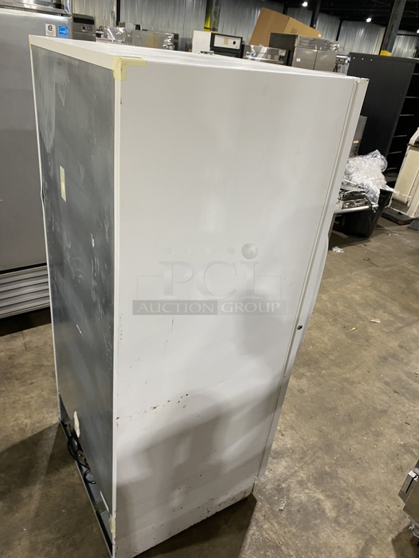 GENERAL ELECTRIC 1 Door Refrigerator W/ Poly Coated Racks! Model FUM 21SVDRWW Serial MZ135377 115V/60Hz/ - Image 5 of 10