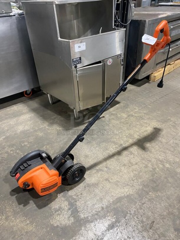 Black & Decker Electric Powered Lawn Edger! - Image 2 of 7