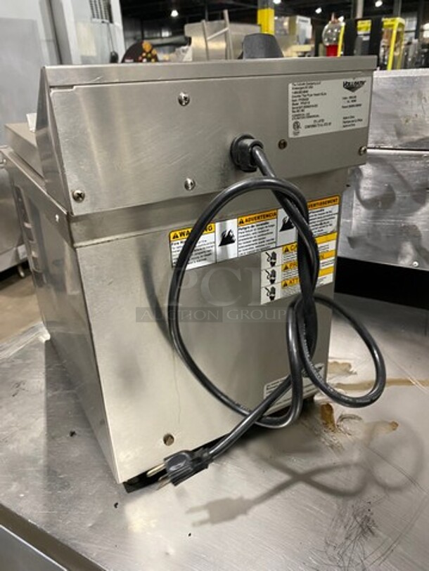 Vollrath Commercial Countertop Electric Powered Deep Fat Fryer! With Metal Frying Baskets! All Stainless Steel! Model: FFA8115 SN: E4700264016023 208/240V 60HZ 1 Phase - Image 4 of 9