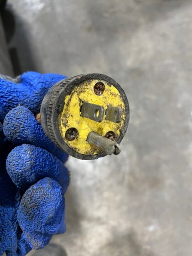 Beverage Air Commercial Single Door Undercounter Cooler! Stainless Steel! On Casters! Model: UCR27 SN: 3342816 115V 60HZ 1 Phase - Image 7 of 7